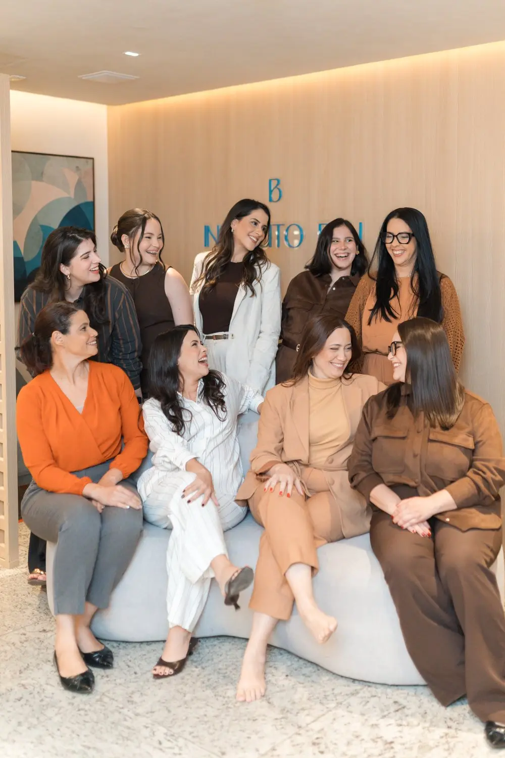 Equipe do Instituto Blu reunida na recepção da clínica
